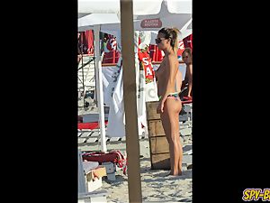 jaw-dropping amateur bra-less teen spycam Beach Close-Up
